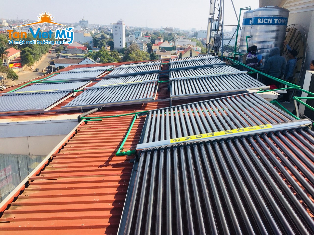 lắp đặt máy nước nóng năng lượng mặt trời BMT