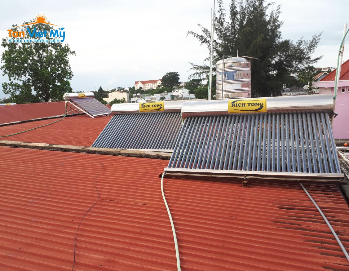 lắp đặt máy nước nóng năng lượng mặt trời BMT